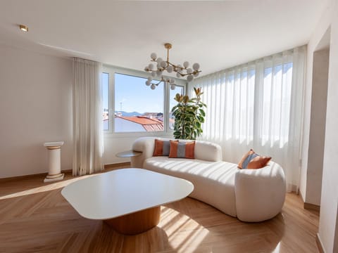 Living room, Seating area