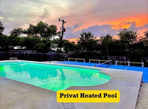 Tennis court, Swimming pool, Sports