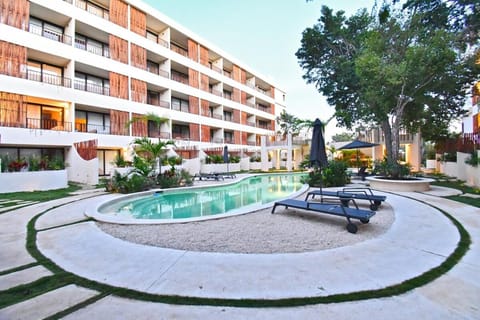 Property building, Garden view, Pool view, Swimming pool, sunbed