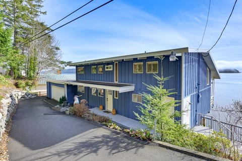 Decks and Views Waterfront Shelton Home House in Hood Canal
