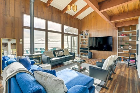 Decks and Views Waterfront Shelton Home House in Hood Canal