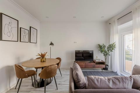 Communal lounge/ TV room, Living room, Dining area