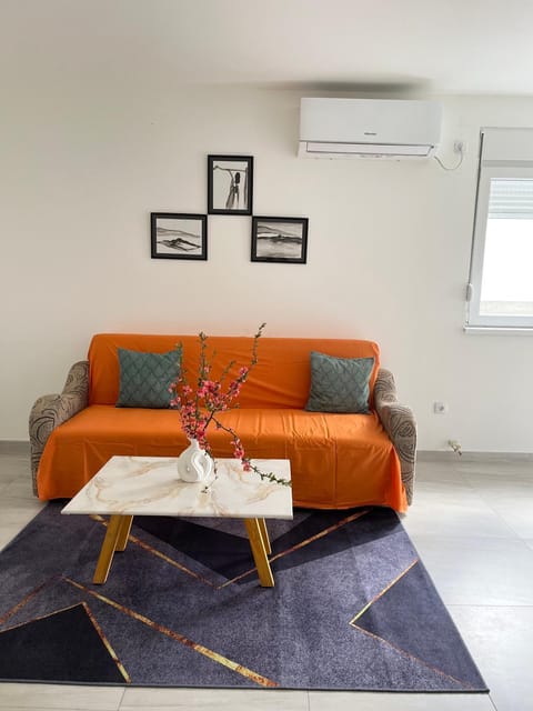Living room, Seating area, air conditioner