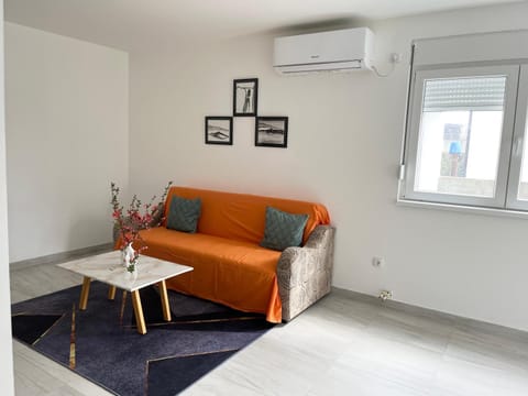 Living room, Seating area, air conditioner