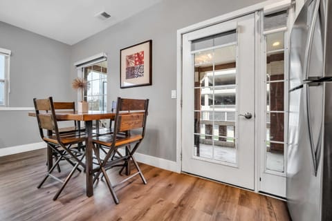 Cle Suites 2BR 1BA 5 min Walk to Cle Clinic #12 Apartment in Cleveland Heights