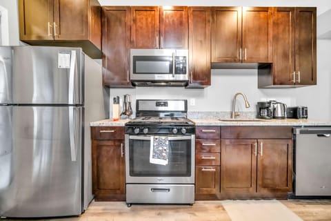 Cle Suites 2BR 1BA 5 min Walk to Cle Clinic #12 Apartment in Cleveland Heights