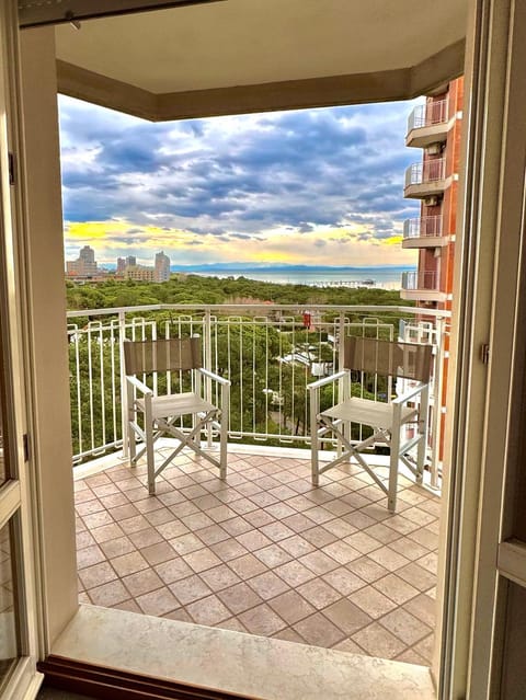 Day, Natural landscape, View (from property/room), Balcony/Terrace, Dining area, Sea view