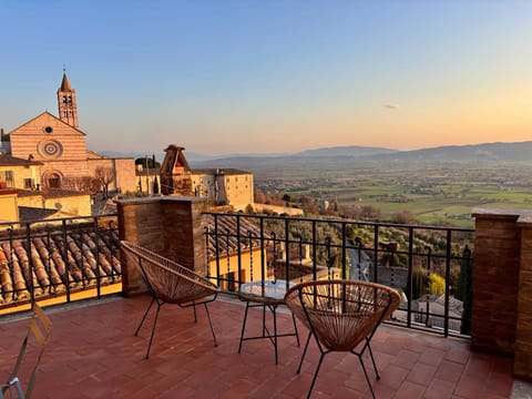 View (from property/room), Balcony/Terrace, City view