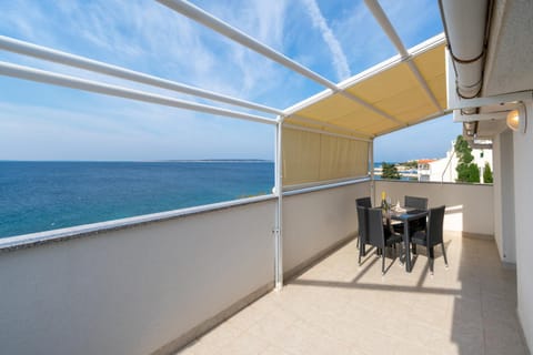 Balcony/Terrace, children, Family