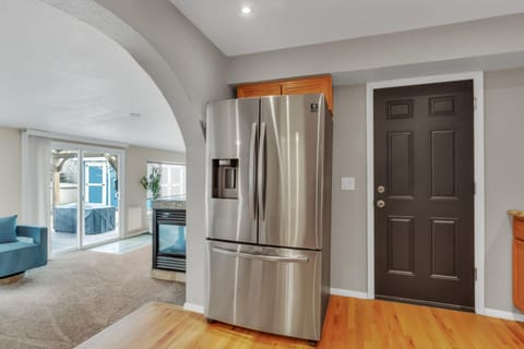 Kitchen or kitchenette, Seating area