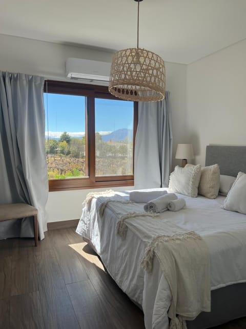 Bed, Mountain view, towels, air conditioner