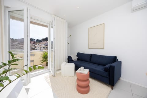 Living room, Seating area, air conditioner