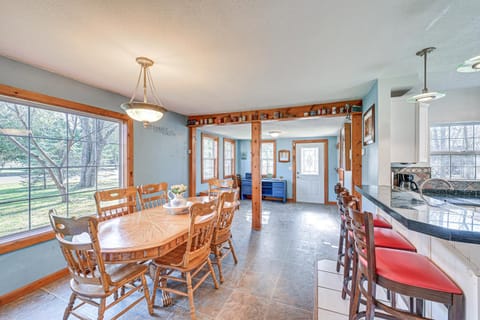 6-Acre Family-Friendly Getaway in Niles! House in Niles Charter Township