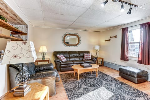Downtown Beulah Pet-Friendly Apt Near Lake and Shops Apartment in Beulah
