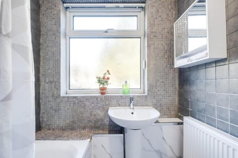 Comfy Home-Vimy Road House in Metropolitan Borough of Solihull