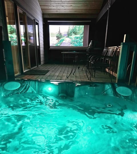 Glacier Run, Hot Tub, Sauna,Movie Theater, WiFi, EV House in Ashford