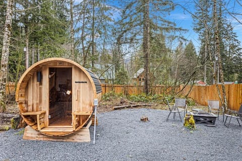 Glacier Run, Hot Tub, Sauna,Movie Theater, WiFi, EV House in Ashford