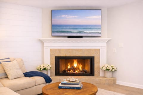 TV and multimedia, Living room, Seating area, fireplace, fireplace