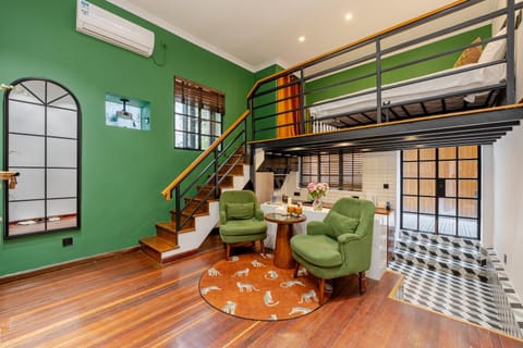 Living room, Photo of the whole room, Seating area