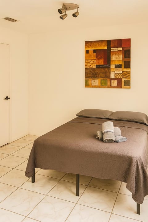 Fauna Bizcaya Bed and Breakfast in Golden Glades