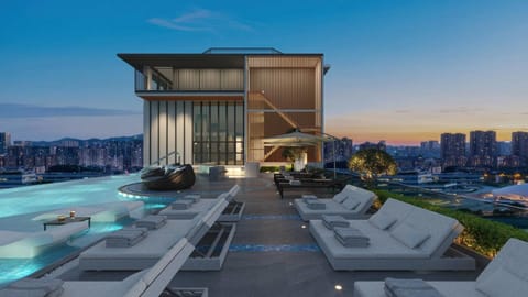 Swimming pool