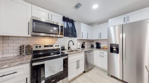 Gorgeous 2-King-Bed Lower Unit in Denver House in Westminster