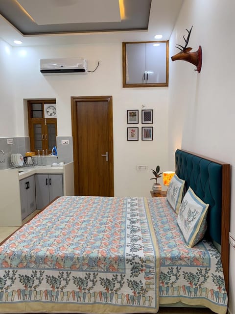 Photo of the whole room, Bedroom, air conditioner