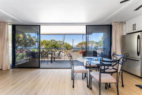 View (from property/room), Balcony/Terrace, Kitchen or kitchenette, Dining area