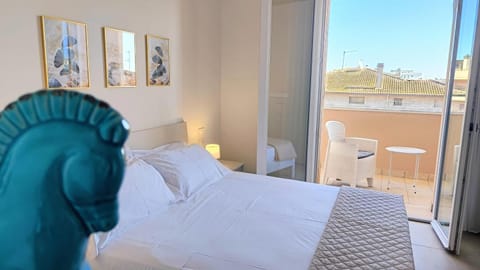 Bed, View (from property/room), Balcony/Terrace, Photo of the whole room, Bedroom