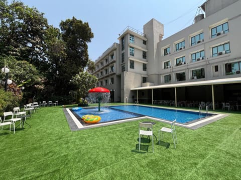Swimming pool