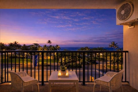 Patio, Natural landscape, View (from property/room), Balcony/Terrace, Living room, Seating area, Dining area, Sea view