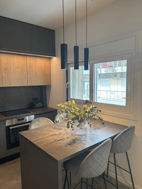 Kitchen or kitchenette, Dining area, stove