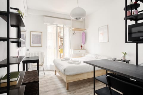 Bed, TV and multimedia, Balcony/Terrace, Seating area, Dining area, wardrobe