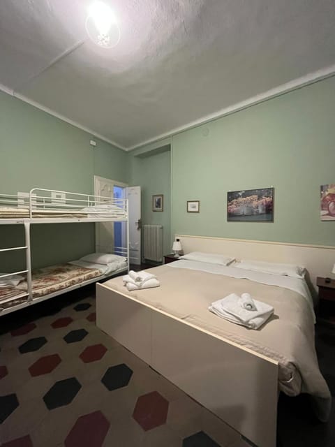 Bed, Bedroom, bunk bed