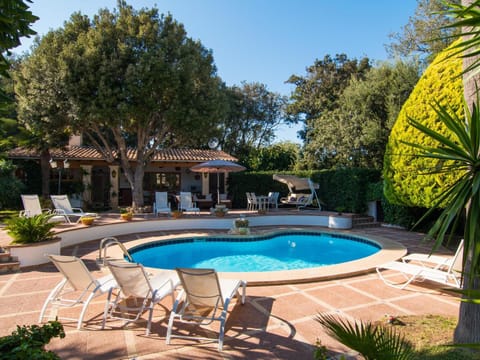 Pool view, Swimming pool, sunbed