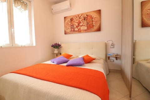 Bed, Photo of the whole room, Bedroom, air conditioner