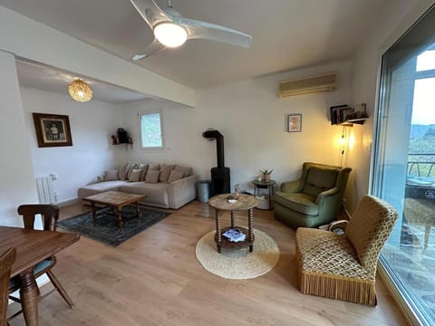 Living room, Dining area, fireplace