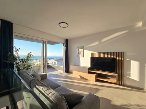 TV and multimedia, Living room, Evening entertainment, Sea view