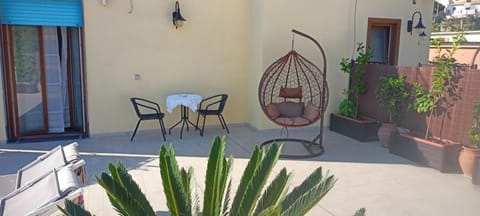 Seating area, sunbed