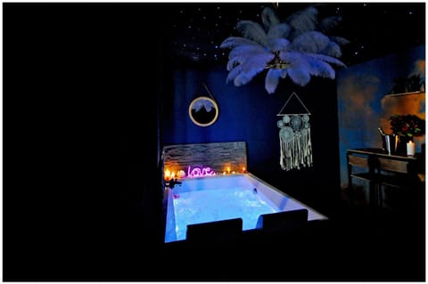 La Suite 7ième ciel étoilé, SPA XXL, Lit sous les étoiles, 5 min centre ville Apartment in Bourgoin-Jallieu