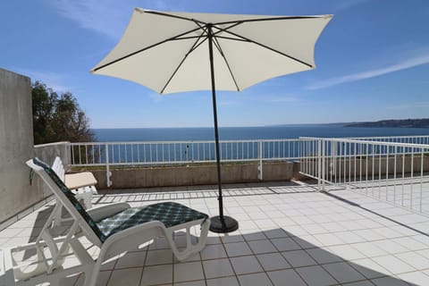 View (from property/room), Balcony/Terrace, Sea view, sunbed