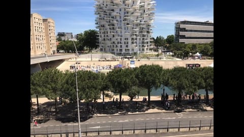 City view, Location