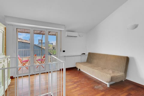 Balcony/Terrace, Living room, internet, air conditioner