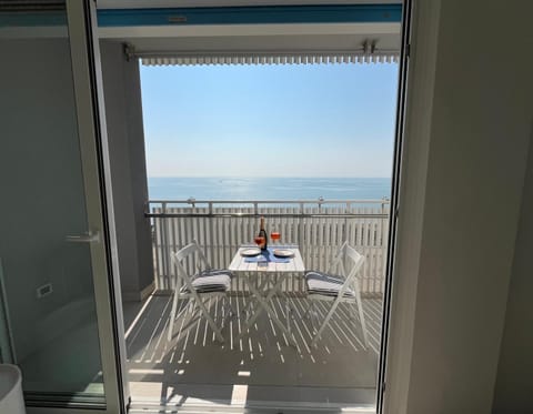 Vista mare a 10m dalla spiaggia, 8 piano e parcheggio privato Apartment in Lignano Sabbiadoro