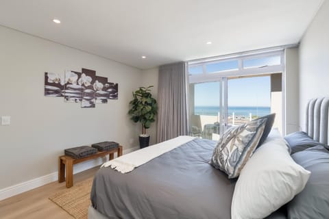 Elegant Beach front Villa Villa in Cape Town