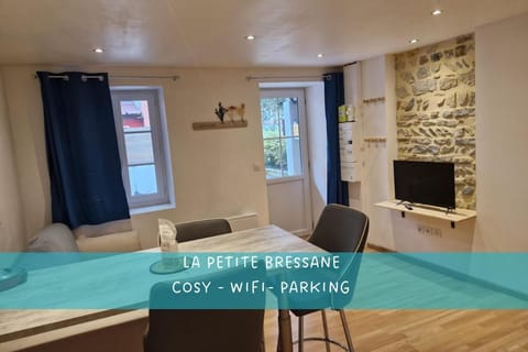 Communal lounge/ TV room, TV and multimedia, Living room, Dining area