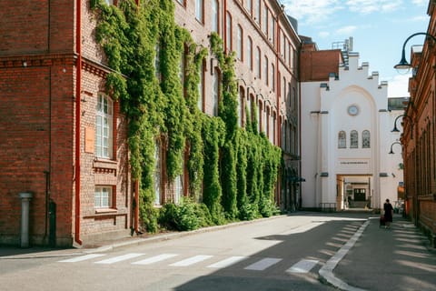 Property building, Day, Neighbourhood, Summer, Street view, Location