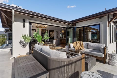 Ocean Whispers home House in Moss Beach