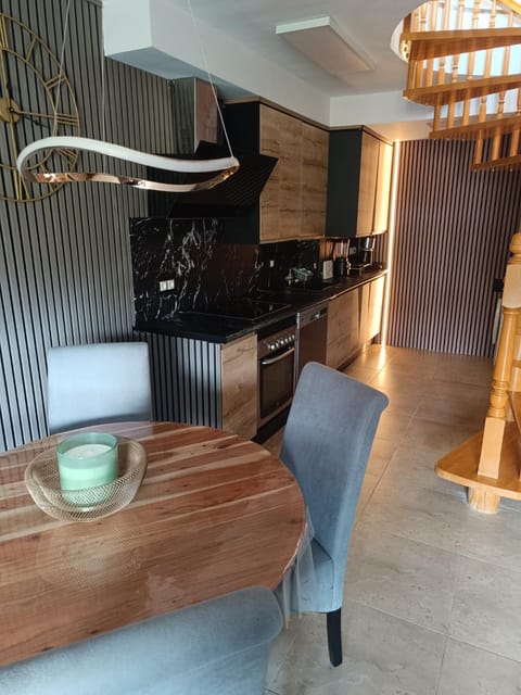 Kitchen or kitchenette, Dining area, kitchen