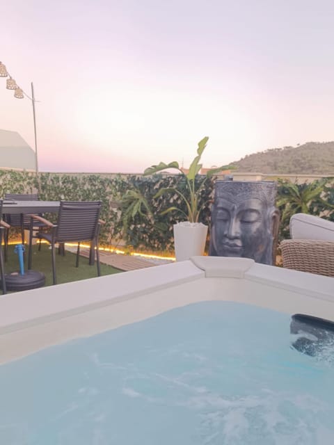 Natural landscape, Hot Tub, Spa and wellness centre/facilities, Spa and wellness centre/facilities